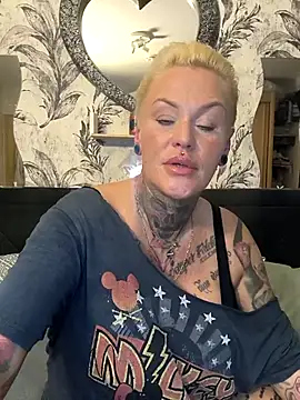 Snapshot of InkedMissLaBaehm chatting on 06-14-26, 08:44 InkedMissLaBaehm online show from 06-14-26, 08:44