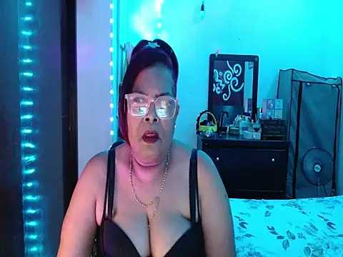 Snapshot of curvy_12 chatting on 07-26-26, 12:56 curvy 12 online show from 07-26-26, 12:56