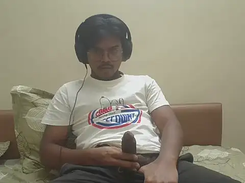 Snapshot of shady093 chatting on 06-22-26, 04:37 shady093 online show from 06-22-26, 04:37