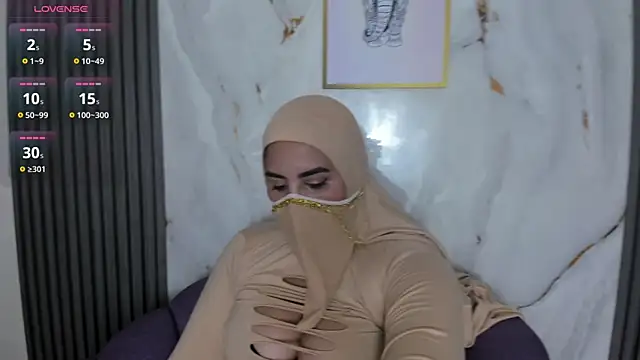 Snapshot of Nadia_Sammur chatting on 06-12-26, 01:26 Nadia Sammur online show from 06-12-26, 01:26