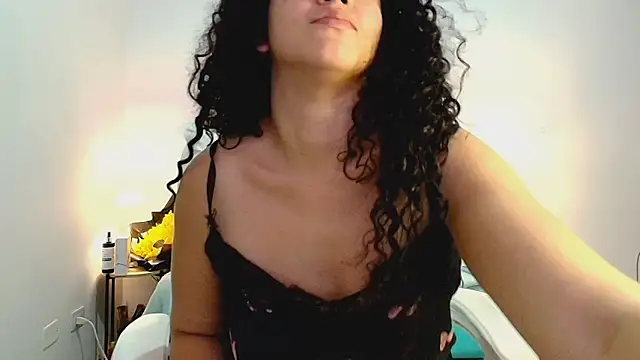 Isabella Sophia19 online show from 07-18-26, 04:38