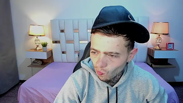 Snapshot of Zeus_damian21 chatting on 08-04-26, 03:43 Zeus damian21 online show from 08-04-26, 03:43