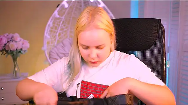 stellawatts online show from 06-19-26, 10:08