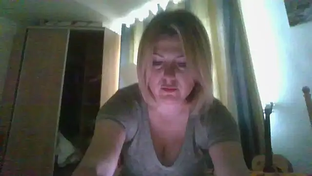 Snapshot of ElenaLove888 chatting on 06-15-26, 07:32 ElenaLove888 online show from 06-15-26, 07:32