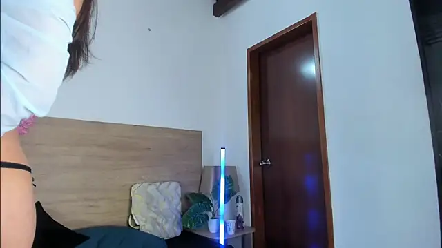 Snapshot of LaraRous chatting on 06-25-26, 05:12 LaraRous online show from 06-25-26, 05:12