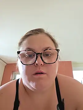 Snapshot of Ivy-Rose-xx chatting on 07-19-26, 06:28 Ivy-Rose-xx online show from 07-19-26, 06:28