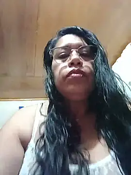 Snapshot of Emilif_ chatting on 06-20-26, 10:34 Emilif online show from 06-20-26, 10:34
