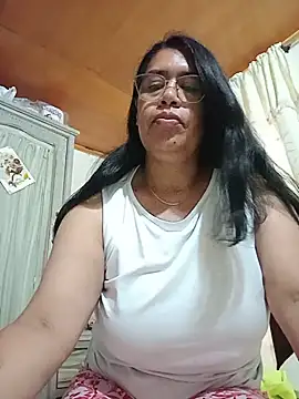 Snapshot of Emilif_ chatting on 07-28-26, 03:54 Emilif online show from 07-28-26, 03:54