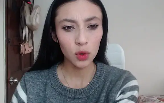 Snapshot of Salomesweet02 chatting on 07-16-26, 02:34 Salomesweet02 online show from 07-16-26, 02:34