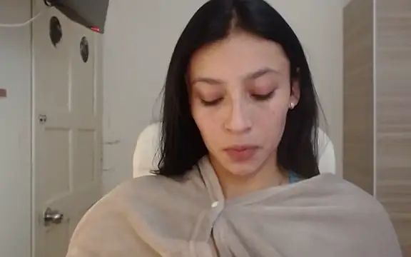 Snapshot of Salomesweet02 chatting on 07-27-26, 02:57 Salomesweet02 online show from 07-27-26, 02:57