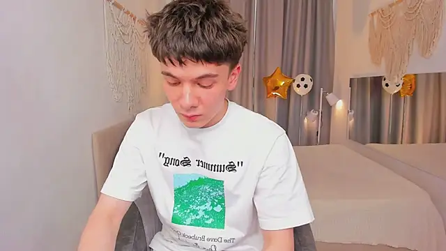 Snapshot of Ethan_Crowe chatting on 07-09-26, 03:38 Ethan Crowe online show from 07-09-26, 03:38