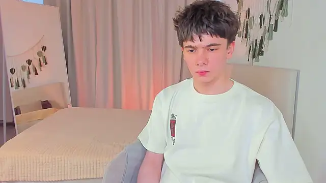 Snapshot of Ethan_Crowe chatting on 07-28-26, 04:50 Ethan Crowe online show from 07-28-26, 04:50