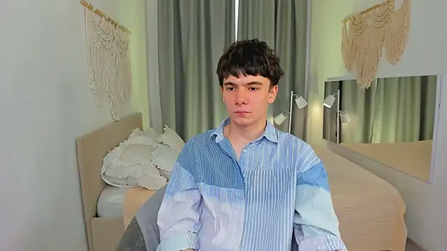 Snapshot of Ethan_Crowe chatting on 07-31-26, 10:58 Ethan Crowe online show from 07-31-26, 10:58