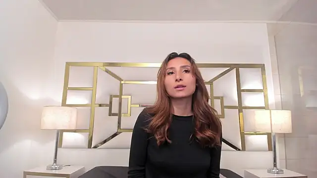 Snapshot of VivieneLuxe chatting on 07-29-26, 07:39 VivieneLuxe online show from 07-29-26, 07:39