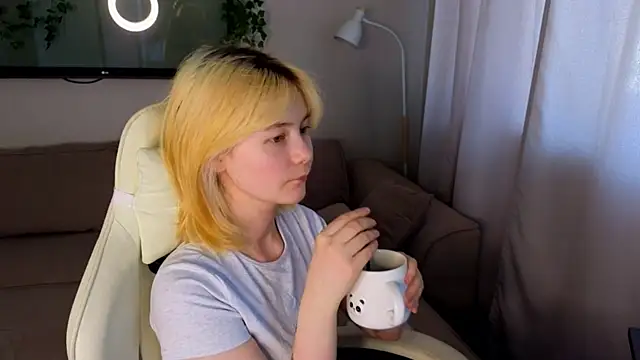 Emily Miu online show from 06-21-26, 02:58