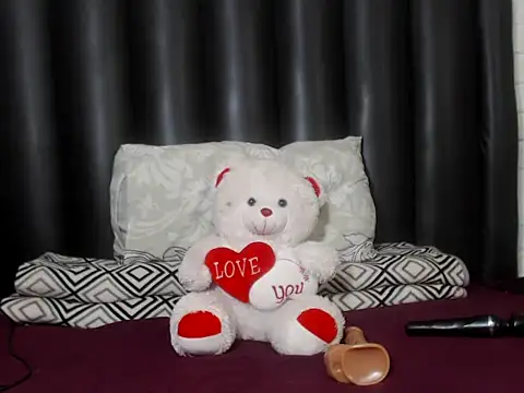 Snapshot of Leerh chatting on 07-24-26, 05:11 Leerh online show from 07-24-26, 05:11