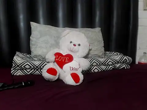 Snapshot of Leerh chatting on 07-29-26, 02:21 Leerh online show from 07-29-26, 02:21