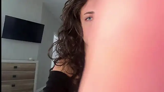 Snapshot of A_Milly chatting on 07-16-26, 01:39 A Milly online show from 07-16-26, 01:39