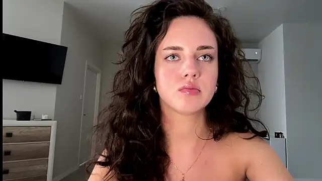 Snapshot of A_Milly chatting on 07-18-26, 01:15 A Milly online show from 07-18-26, 01:15