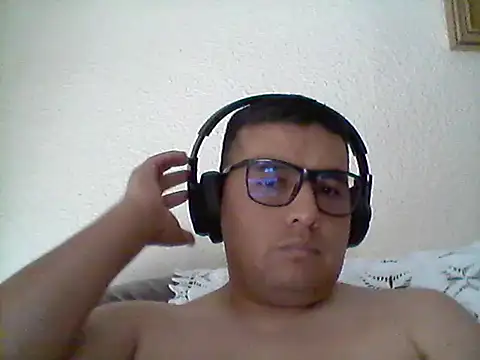 Snapshot of Levitery chatting on 06-18-26, 08:03 Levitery online show from 06-18-26, 08:03