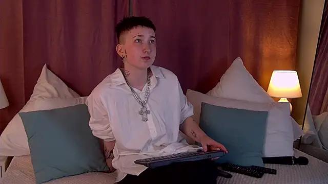 Snapshot of JeanDiamond chatting on 06-18-26, 10:47 JeanDiamond online show from 06-18-26, 10:47