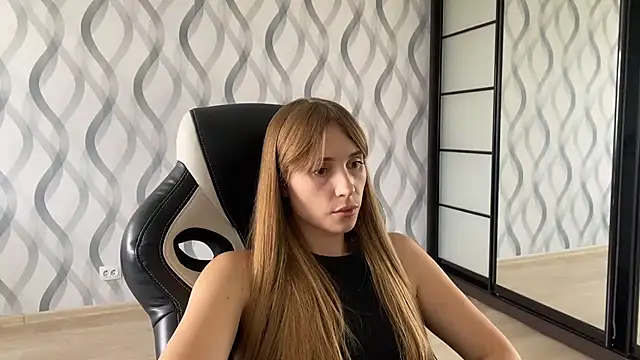 Snapshot of Miss_Luna_meow chatting on 06-16-26, 10:40 Miss Luna meow online show from 06-16-26, 10:40