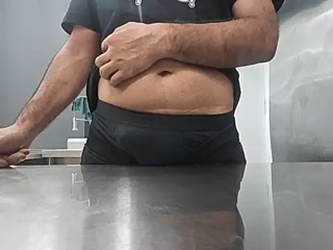brownskinbull1 online show from 07-10-26, 04:42