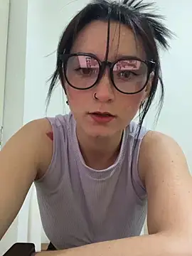 Snapshot of Vanellope_von chatting on 06-16-26, 04:31 Vanellope von online show from 06-16-26, 04:31