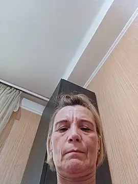 Kriss-Miss-Kiss online show from 06-16-26, 03:03
