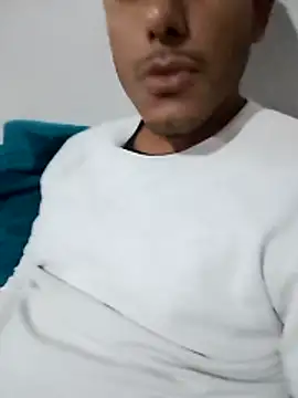 Snapshot of Cristian_es87 chatting on 06-19-26, 04:06 Cristian es87 online show from 06-19-26, 04:06