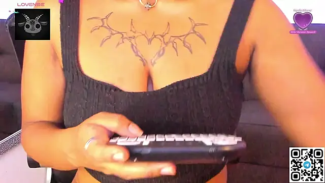 Snapshot of morticia_420 chatting on 07-21-26, 07:49 morticia 420 online show from 07-21-26, 07:49