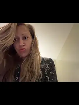 Jennymakesitrain online show from 06-16-26, 06:16