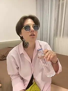 Snapshot of Lorysoon chatting on 06-20-26, 05:27 Lorysoon online show from 06-20-26, 05:27