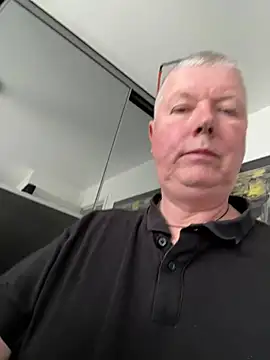 Snapshot of cumboy chatting on 04-28-26, 12:10 cumboy online show from 04-28-26, 12:10