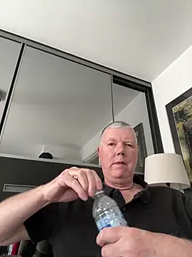 Snapshot of cumboy chatting on 05-18-26, 12:00 cumboy online show from 05-18-26, 12:00