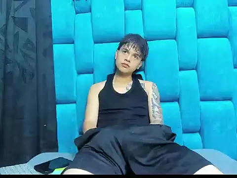 Snapshot of boytatto_22cm chatting on 06-17-26, 05:14 boytatto 22cm online show from 06-17-26, 05:14