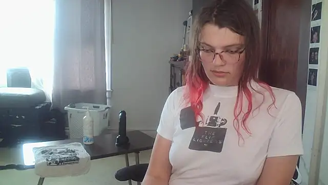 Snapshot of Tranicpixiedreamgrl chatting on 06-29-26, 07:36 Tranicpixiedreamgrl online show from 06-29-26, 07:36