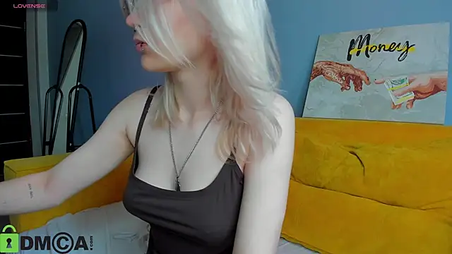 Snapshot of Nika-Smith chatting on 06-27-26, 12:22 Nika-Smith online show from 06-27-26, 12:22