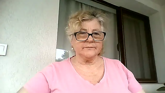 Snapshot of NoraMelow chatting on 08-09-26, 05:56 NoraMelow online show from 08-09-26, 05:56