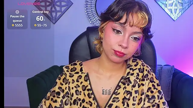 Snapshot of Honeyy_Taylor chatting on 07-14-26, 02:12 Honeyy Taylor online show from 07-14-26, 02:12