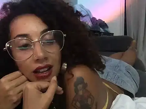 Snapshot of goddessmetzi chatting on 07-06-26, 03:58 goddessmetzi online show from 07-06-26, 03:58