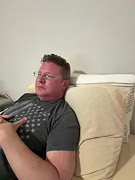 Snapshot of funandstuff chatting on 06-18-26, 04:13 funandstuff online show from 06-18-26, 04:13