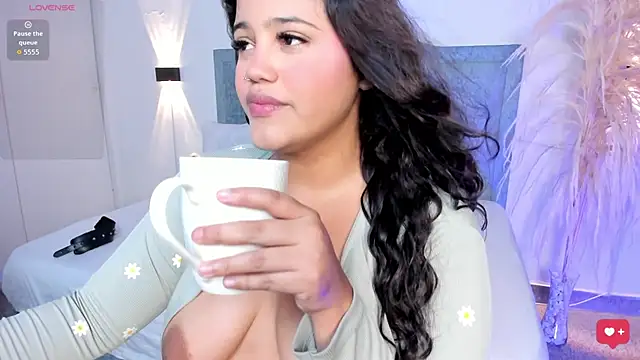 Snapshot of cristal_x1 chatting on 07-18-26, 07:39 cristal x1 online show from 07-18-26, 07:39