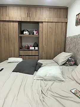 Valen Milf4u online show from 07-30-26, 01:43