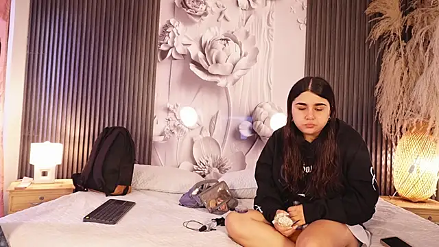 Snapshot of GabbyAndDominic chatting on 07-16-26, 12:44 GabbyAndDominic online show from 07-16-26, 12:44