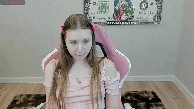 Snapshot of LiliTiny chatting on 06-24-26, 02:21 LiliTiny online show from 06-24-26, 02:21