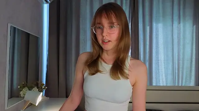Snapshot of SunnySikarskie chatting on 06-27-26, 04:06 SunnySikarskie online show from 06-27-26, 04:06