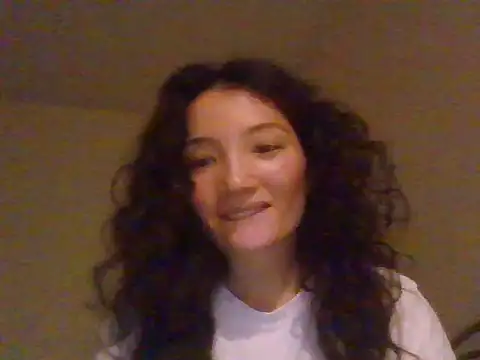 Snapshot of Calenyagi chatting on 06-27-26, 05:51 Calenyagi online show from 06-27-26, 05:51