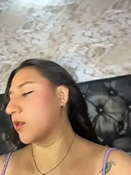 Snapshot of Lau_Dreamgirl chatting on 06-26-26, 06:01 Lau Dreamgirl online show from 06-26-26, 06:01