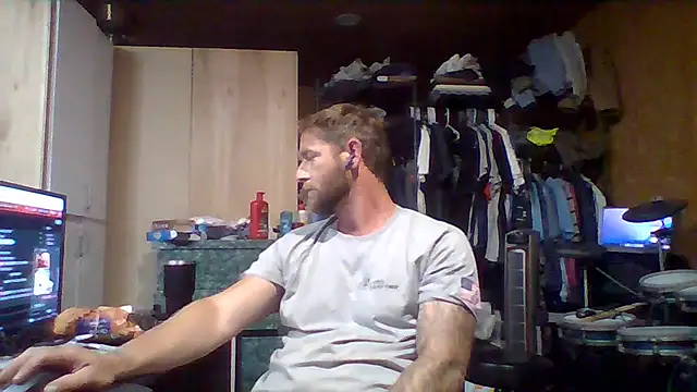 Snapshot of midwestkinkster580 chatting on 07-07-26, 05:54 midwestkinkster580 online show from 07-07-26, 05:54